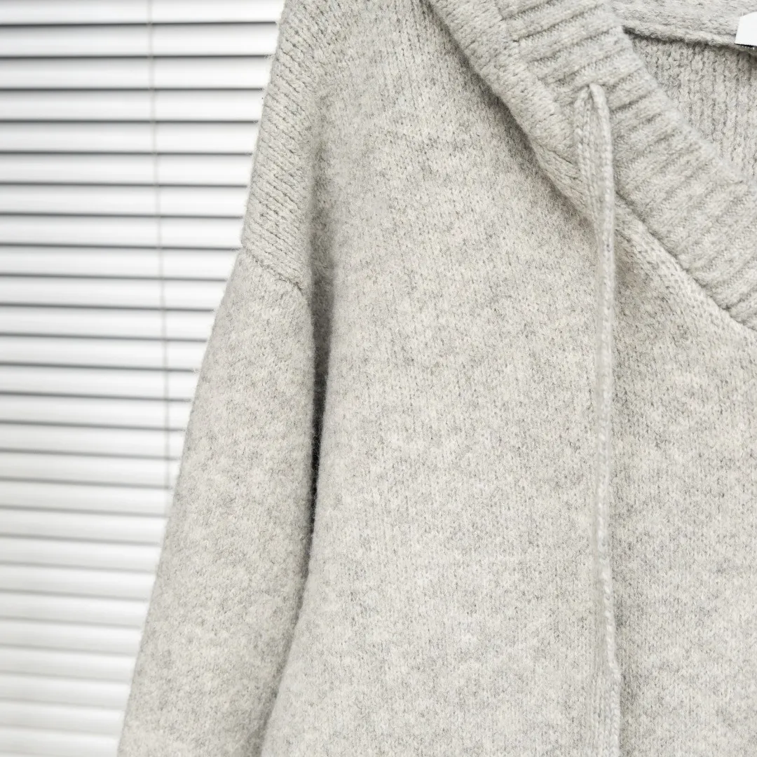 P330 top version (different currencies) Style: Stone Island STONE LSLAND high weight knitted wool V-neck hooded sweater Color: Picture color Size: M-XXXL Fabric: Blended Accessories: Full set of customized accessories No gender distinction, same style for men and women